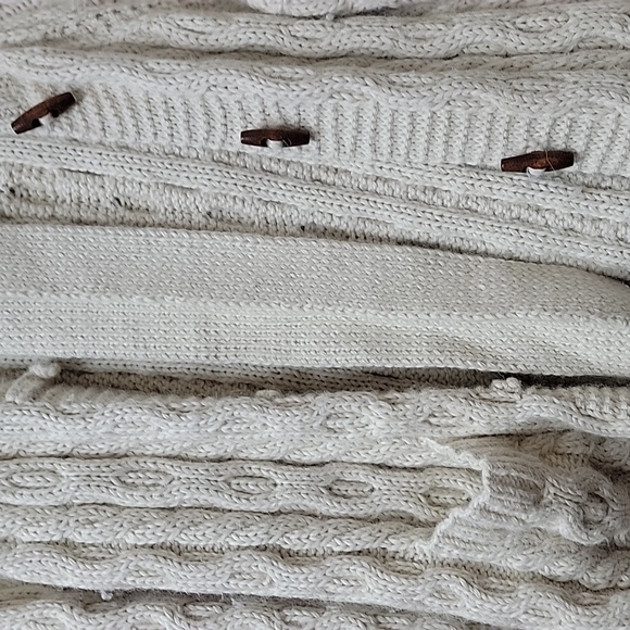 Doen Cozy Cable Knit Sweater in Cream - Picture 9 of 9